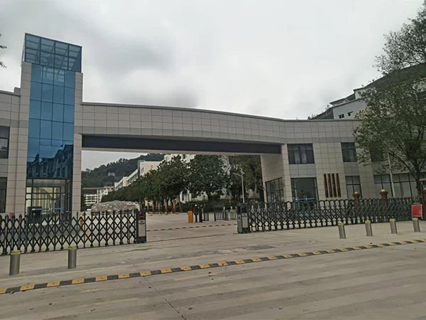 Buleway-konstruksie-swembadprojek: Malipo Nasionale Middelskool, Yunnan-provinsie.